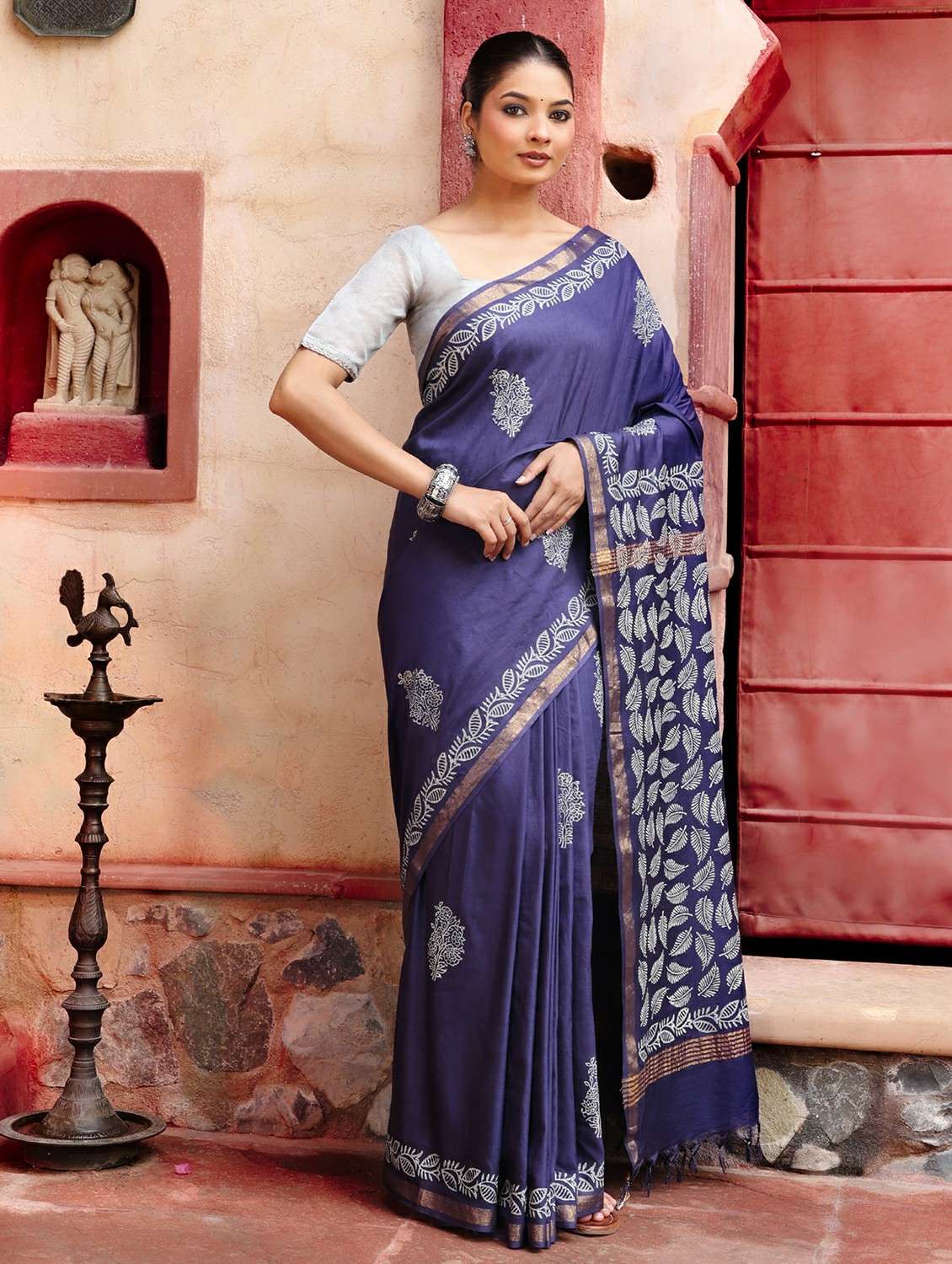 women printed casual wear saree with blouse - 22184289 -  Standard Image - 1