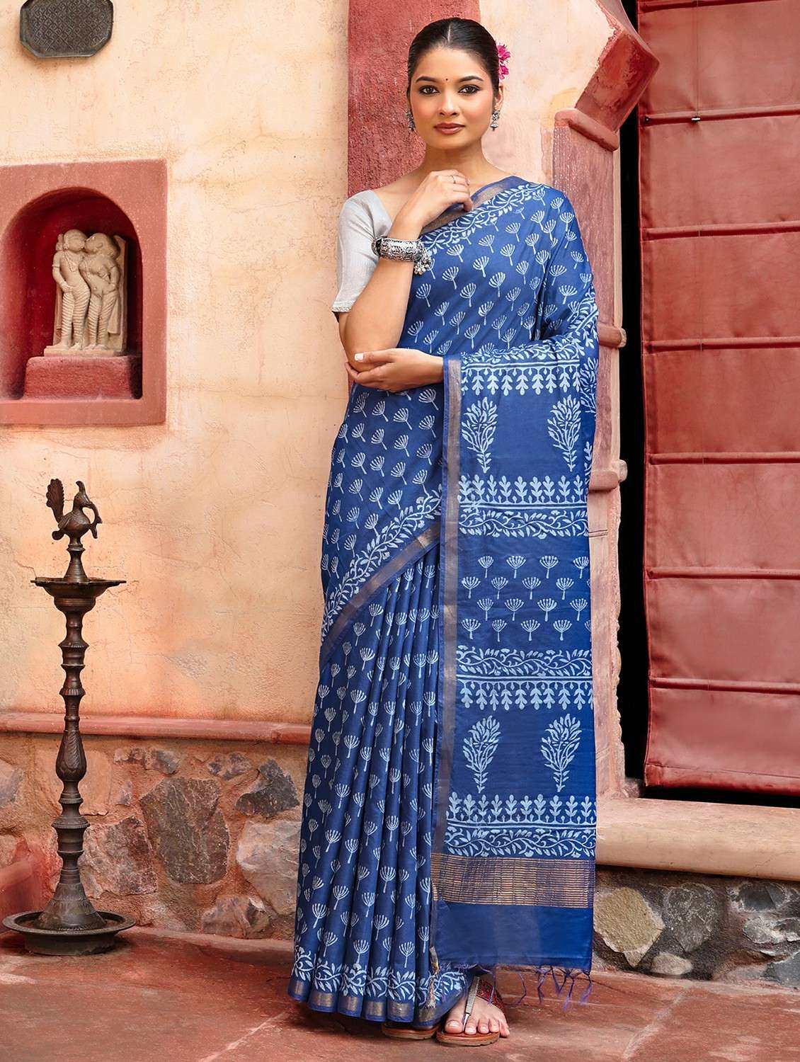 women printed casual wear saree with blouse - 22184290 -  Standard Image - 1