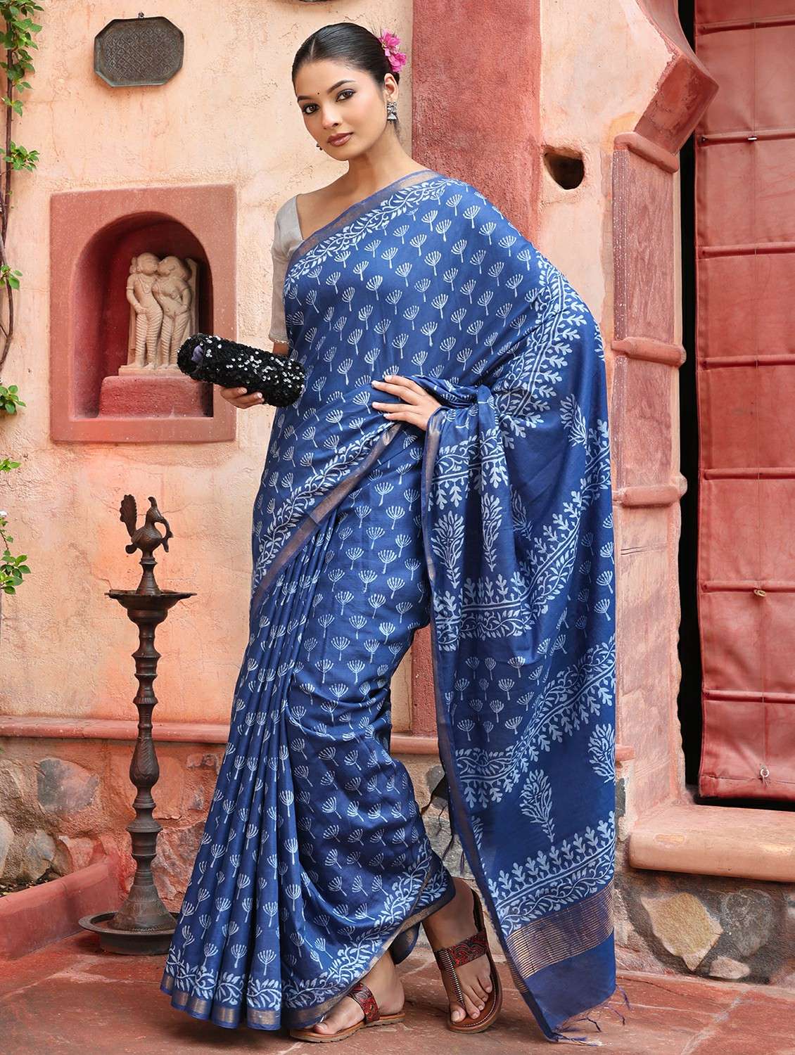 women printed casual wear saree with blouse - 22184290 -  Standard Image - 4