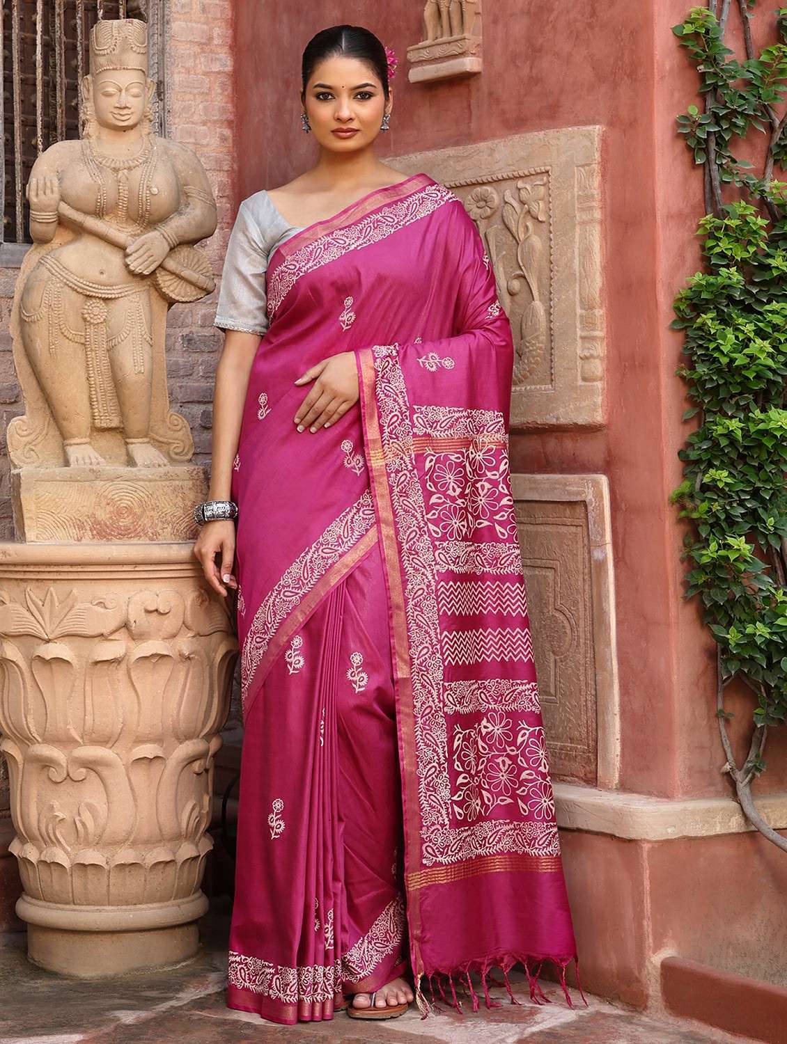 women printed casual wear saree with blouse - 22184291 -  Standard Image - 1