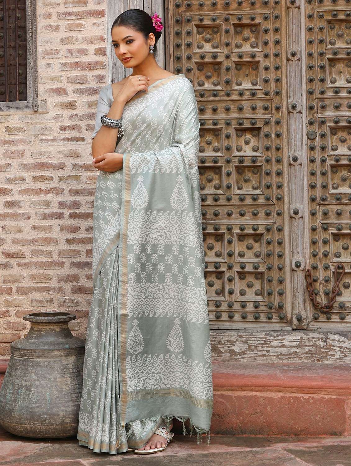 women printed casual wear saree with blouse - 22184293 -  Standard Image - 4