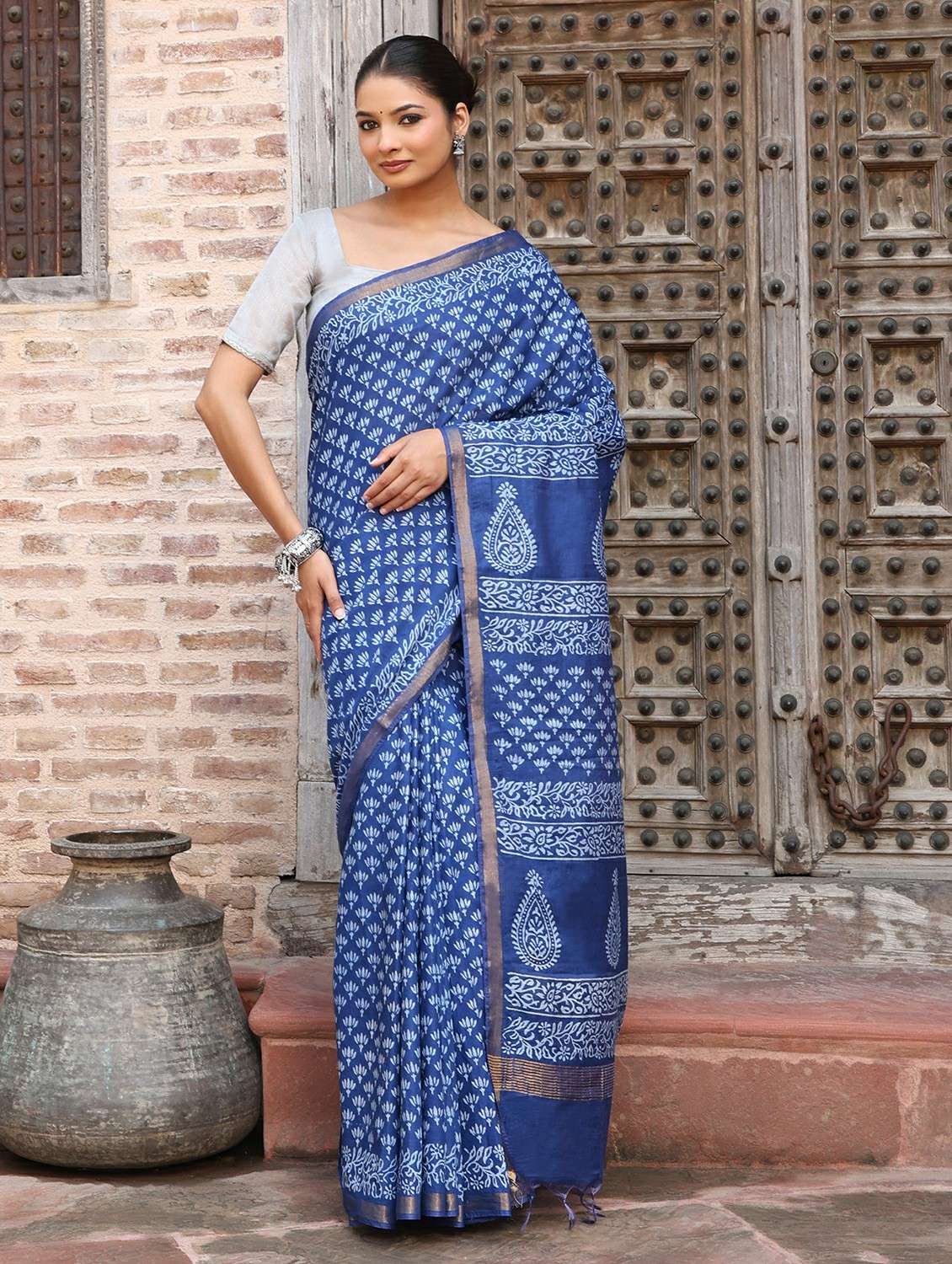 women printed casual wear saree with blouse - 22184294 -  Standard Image - 1