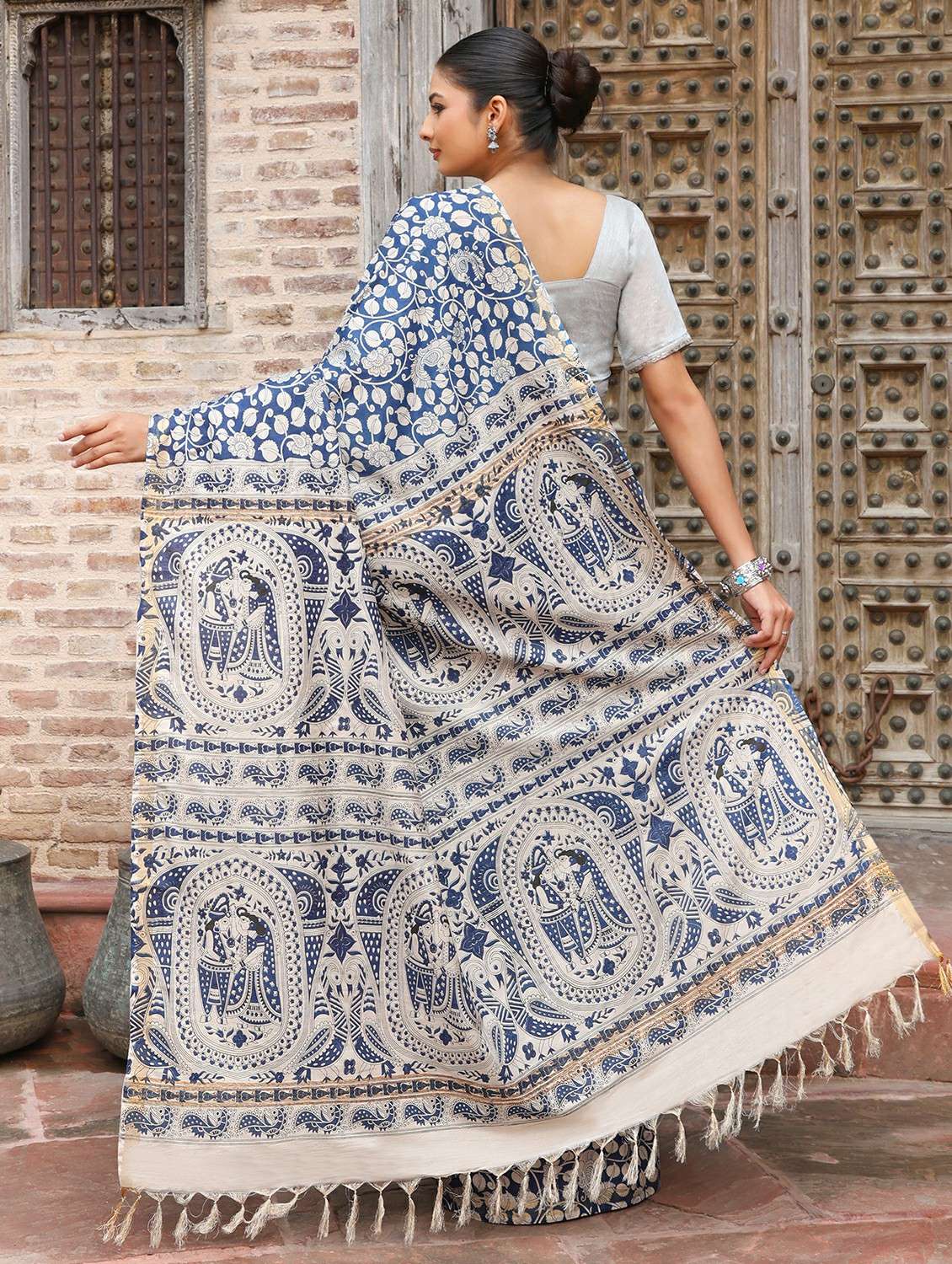 women printed casual wear saree with blouse - 22184295 -  Standard Image - 4