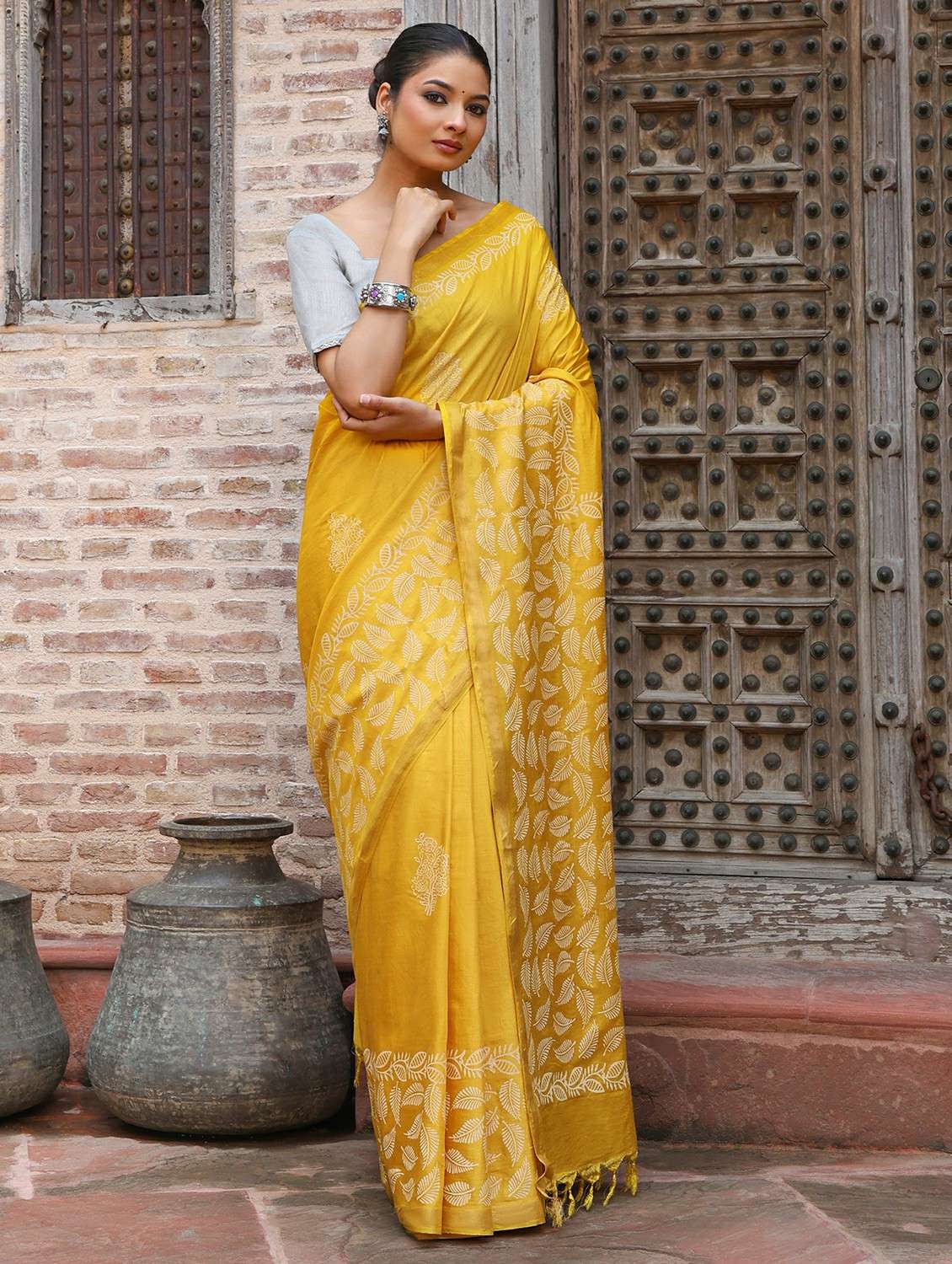 women printed casual wear saree with blouse - 22184296 -  Standard Image - 4