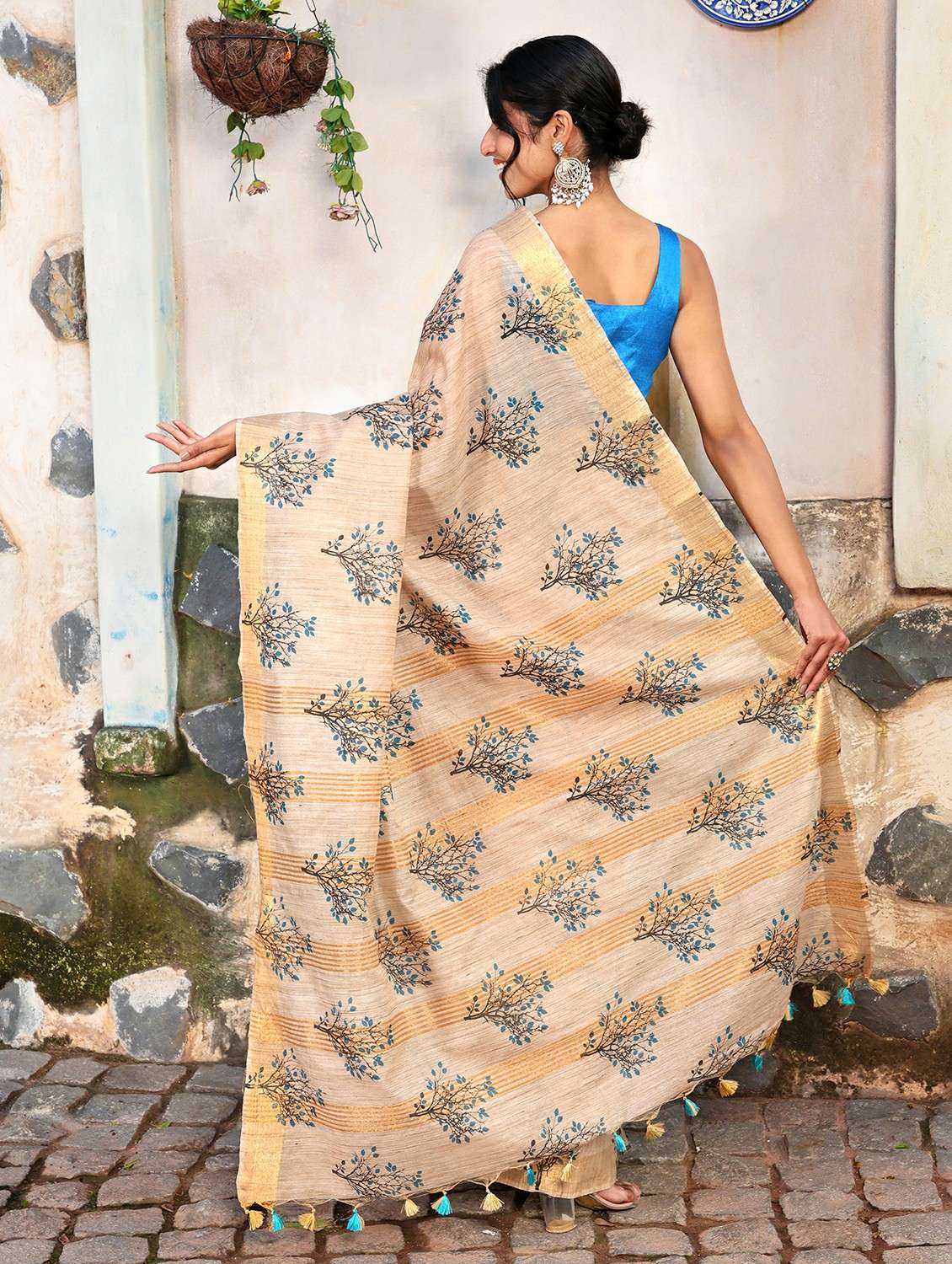 women printed casual wear saree with blouse - 22184312 -  Standard Image - 4