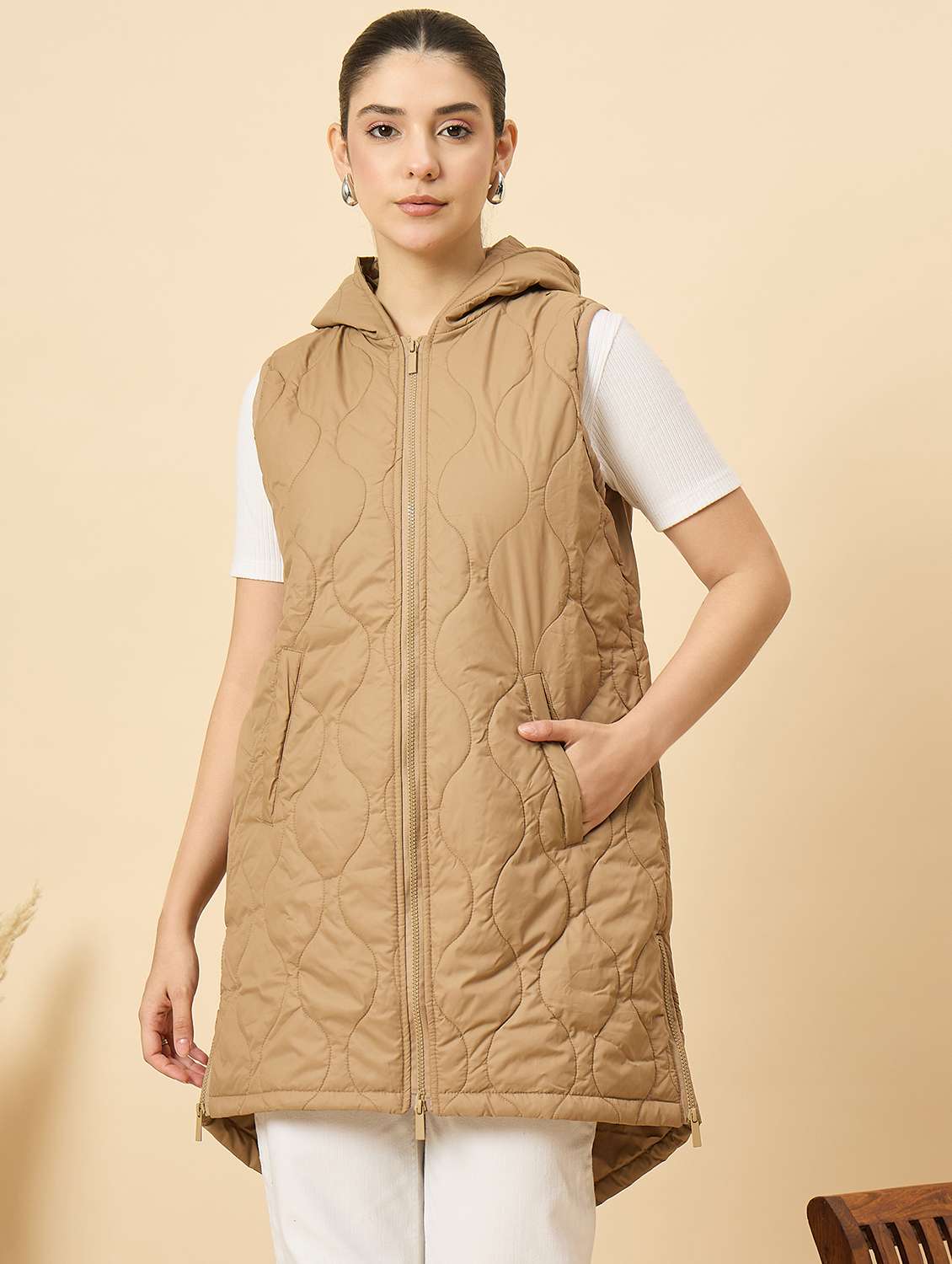 women solid sleeveless quilted long hooded jacket