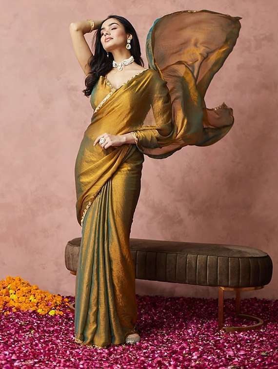 women solid with embellished bordered saree with blouse - 22185052 -  Standard Image - 1