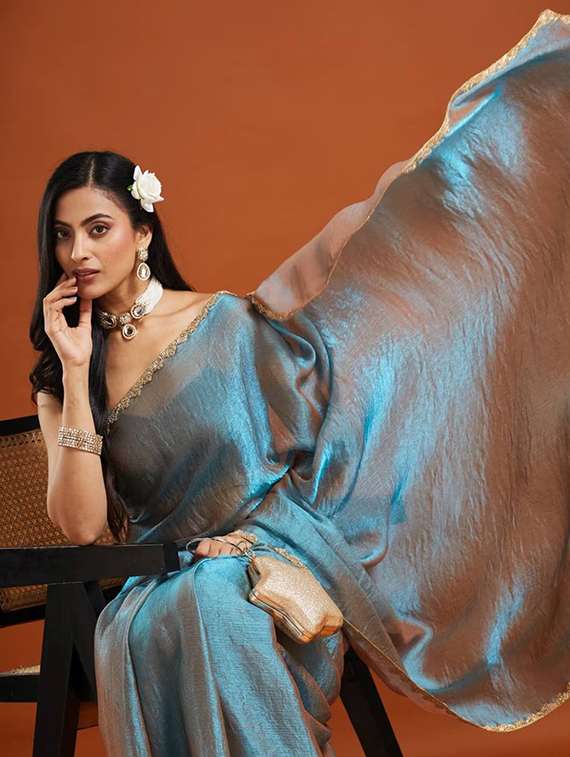 women solid with embellished bordered saree with blouse - 22185055 -  Standard Image - 4