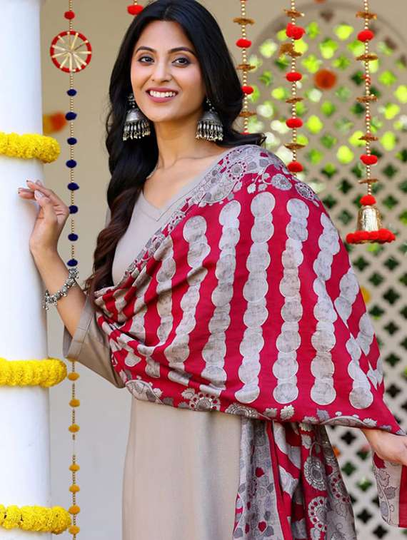 women solid three quarter sleeve kurta pant with dupatta set - 22185059 -  Standard Image - 4