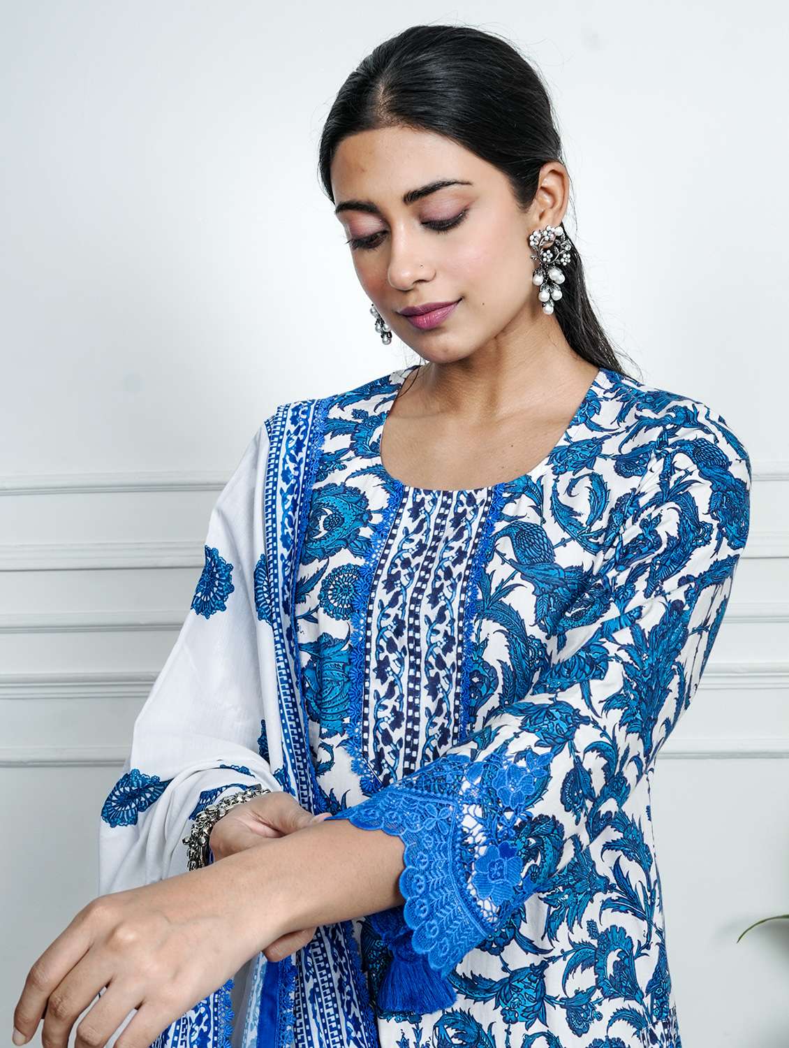 women floral long sleeve kurta pant with dupatta set - 22185070 -  Standard Image - 4