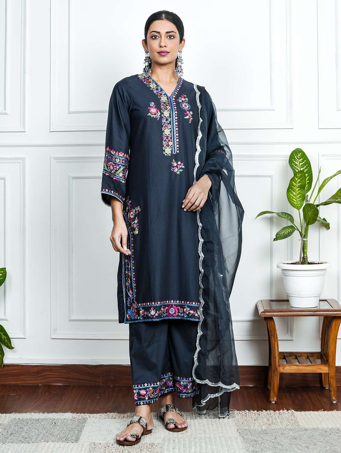 women solid with work long sleeve kurta pant with dupatta set