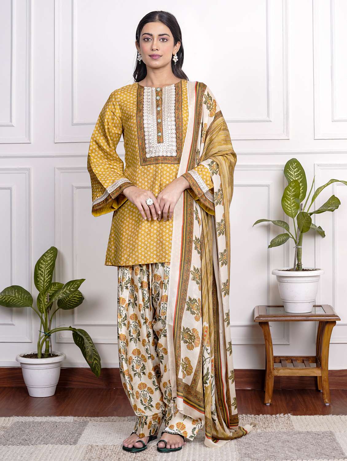 women printed long sleeve kurta salwar with dupatta set
