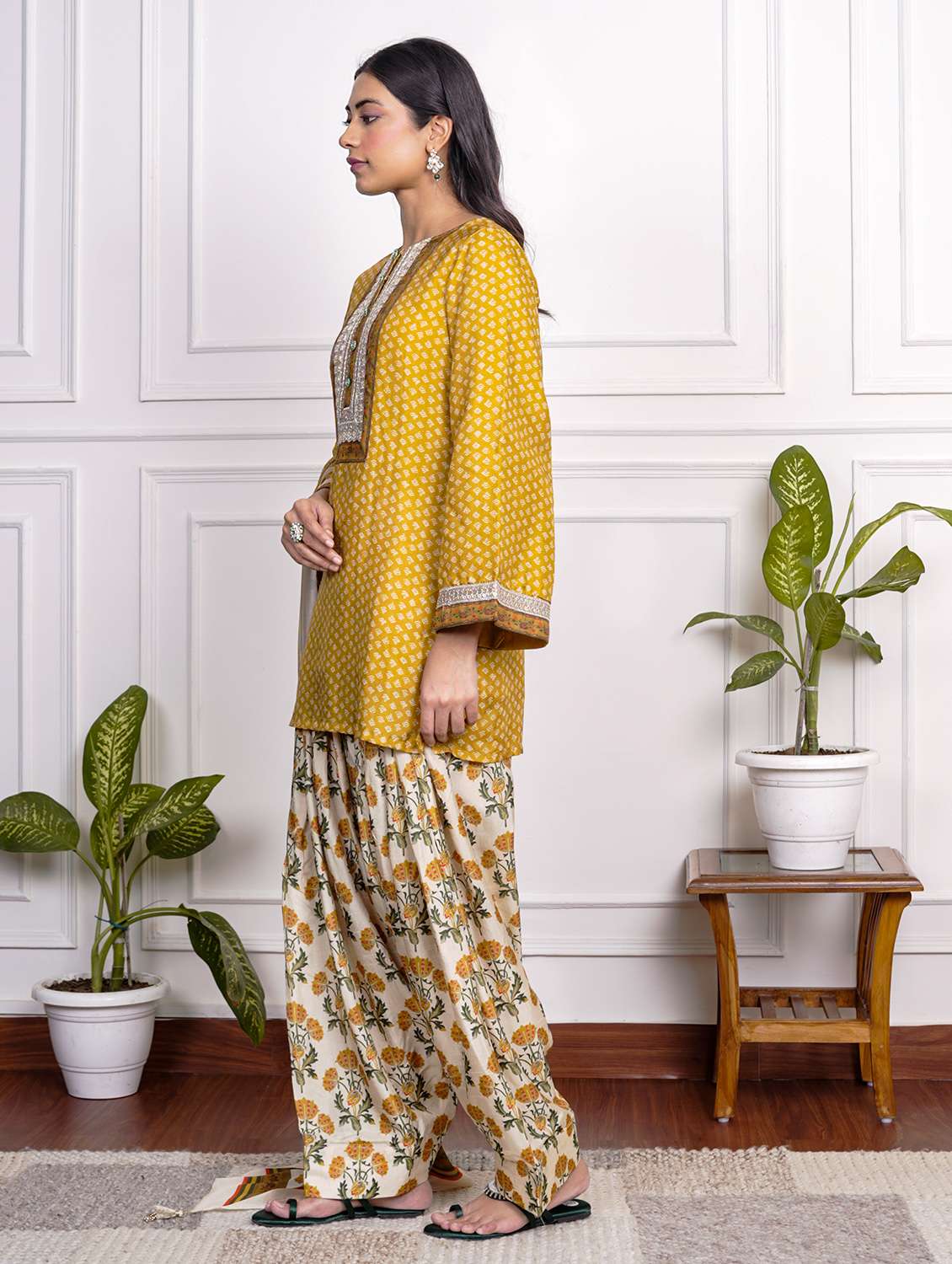 women printed long sleeve kurta salwar with dupatta set - 22185086 -  Standard Image - 1