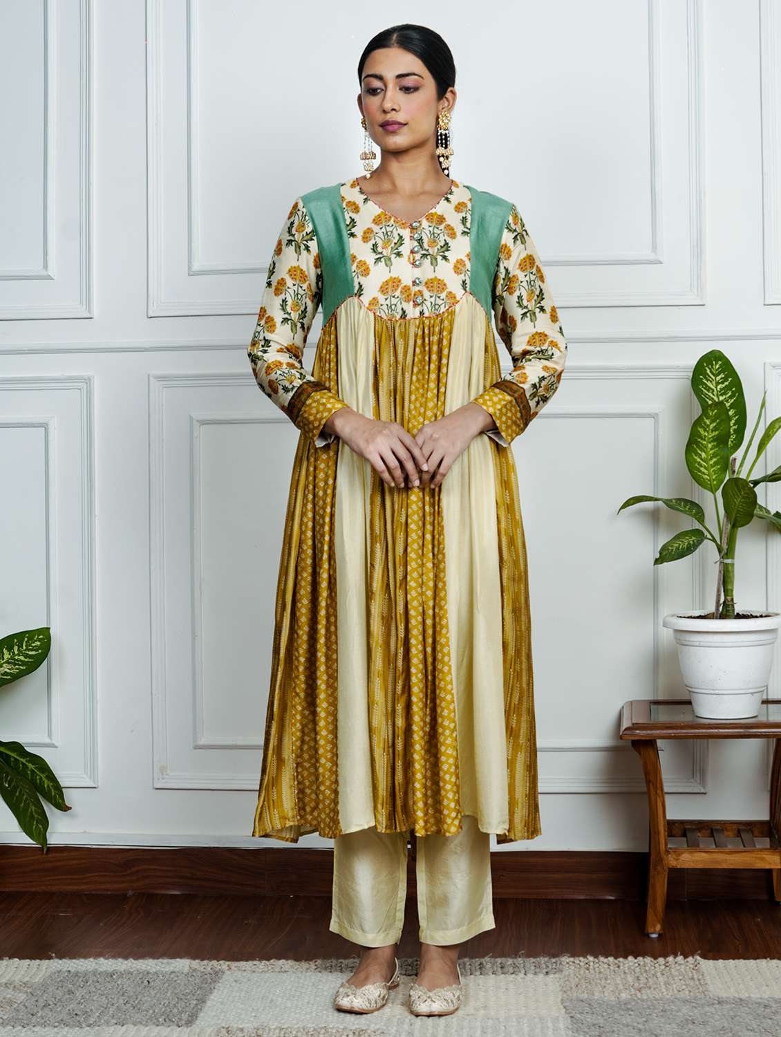 women printed long sleeve kurta pant set