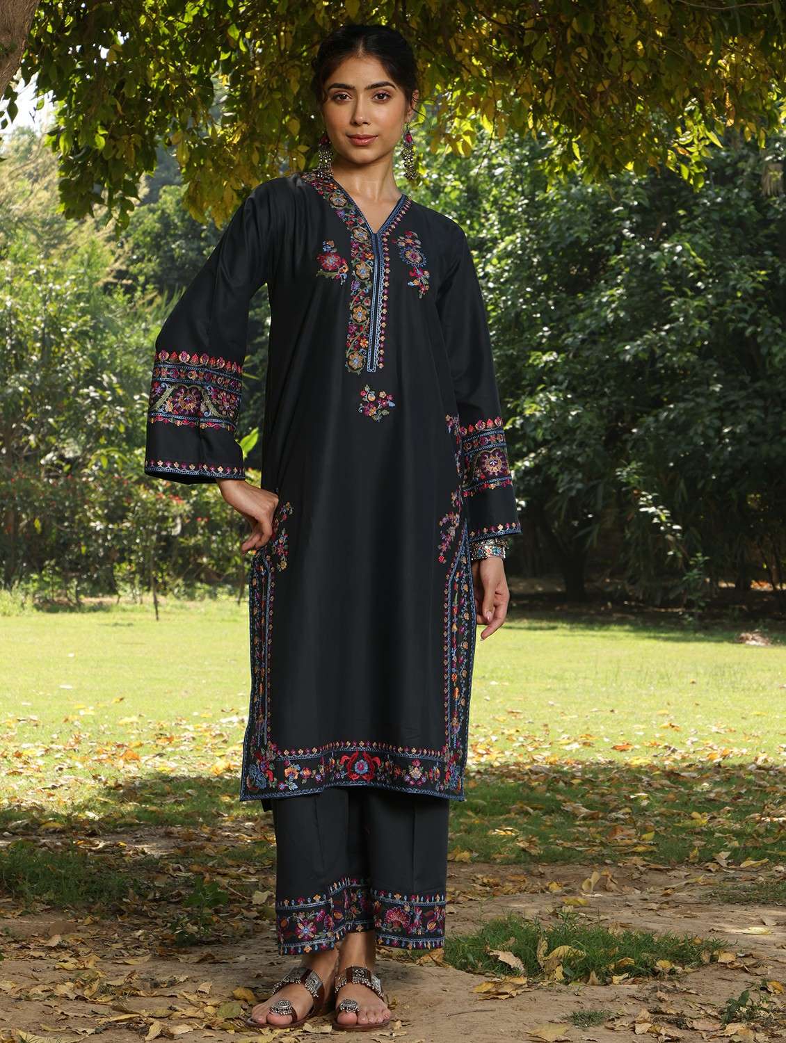 women solid with work long sleeve kurta pant set