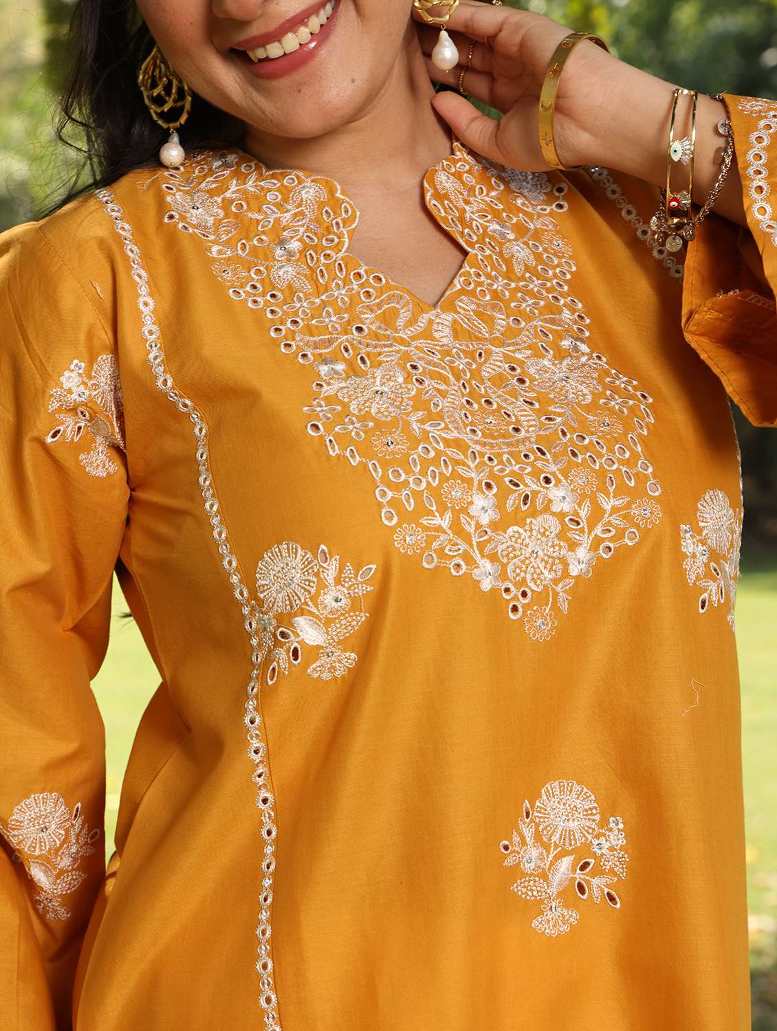 women solid with work long sleeve straight kurta  - 22185115 -  Standard Image - 4
