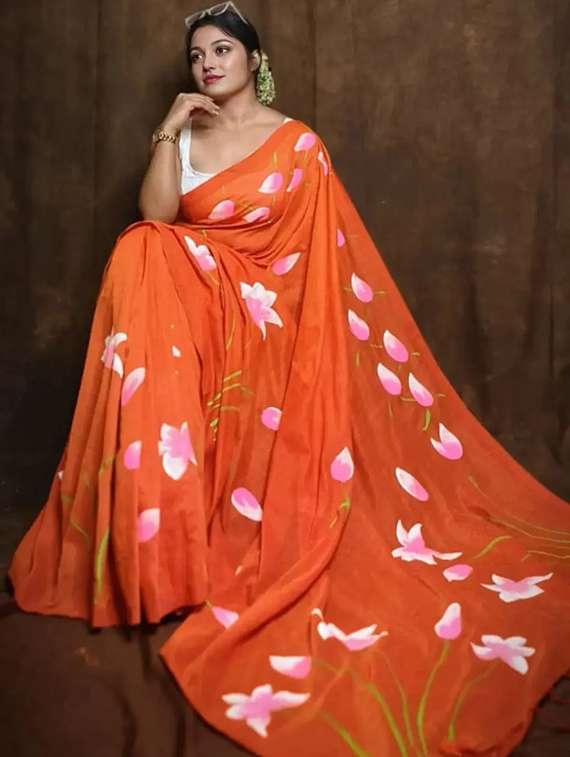 women floral printed saree with blouse - 22186341 -  Standard Image - 1