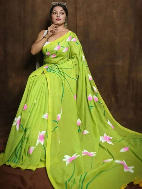 women floral printed saree with blouse - 22186342 -  Standard Image - 1