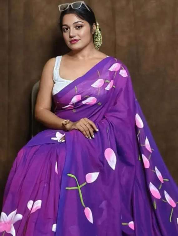 women floral printed saree with blouse - 22186344 -  Standard Image - 4