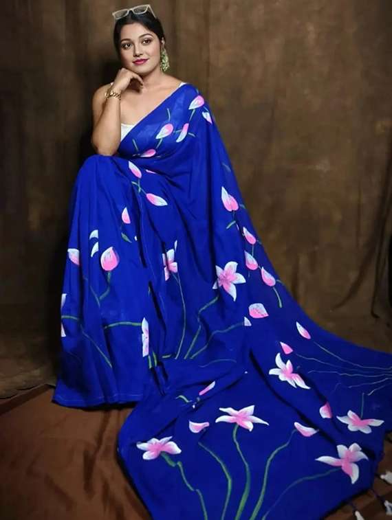 women floral printed saree with blouse - 22186345 -  Standard Image - 1