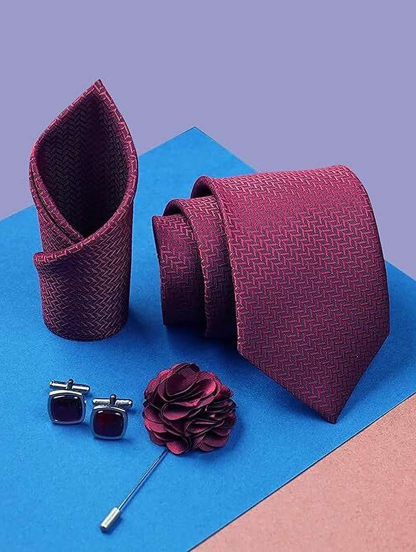 men textured tie cufflinks and pocket square