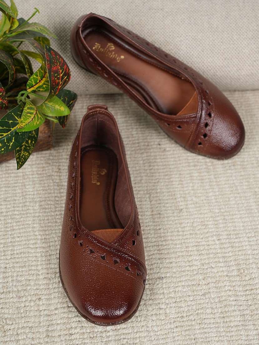 women slip on ballerina