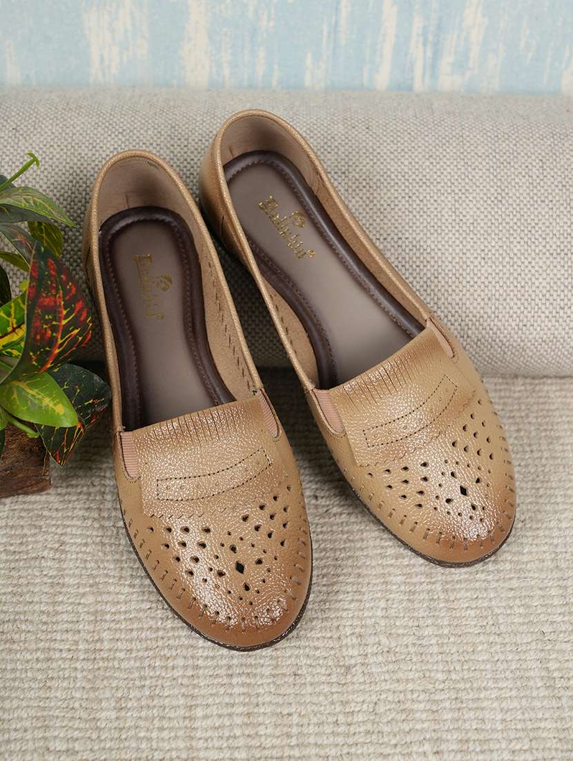 women slip on ballerina