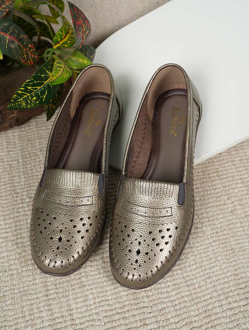 women slip on ballerina