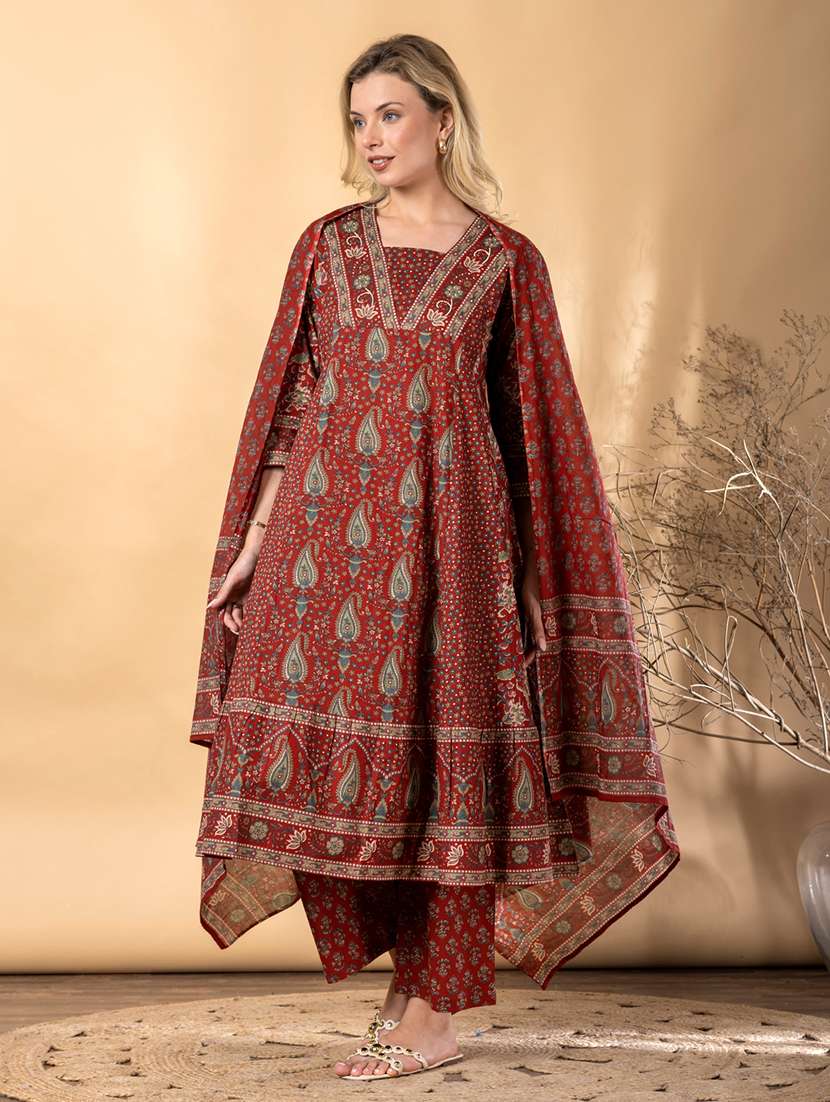 women paisley printed three quarter sleeve kurta pant with dupatta set - 22187419 -  Standard Image - 1