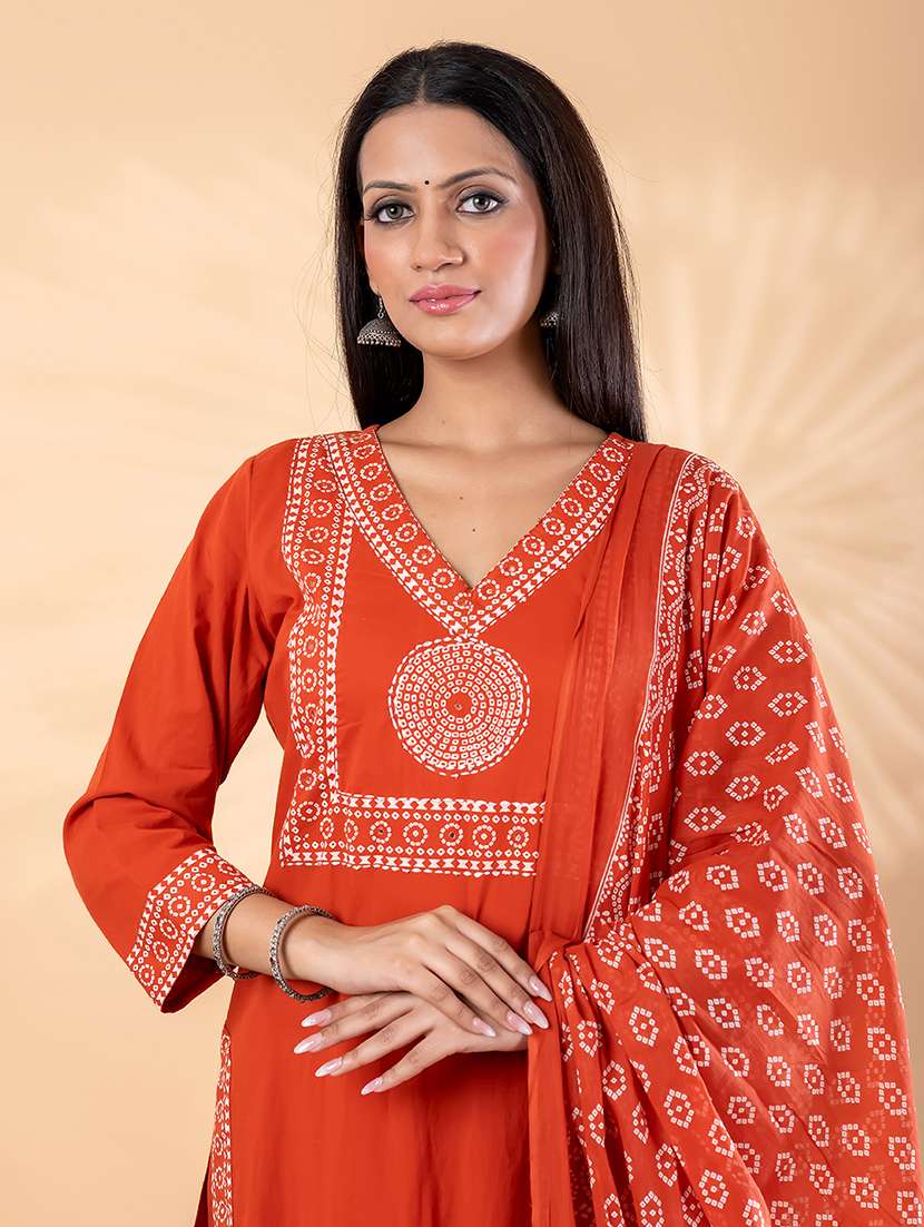 Women Printed Three Quarter Sleeve Kurta Pant With Dupatta Set - 22187425 -  Standard Image - 4