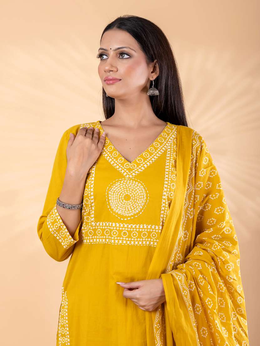 women printed three quarter sleeve kurta pant with dupatta set - 22187426 -  Standard Image - 4