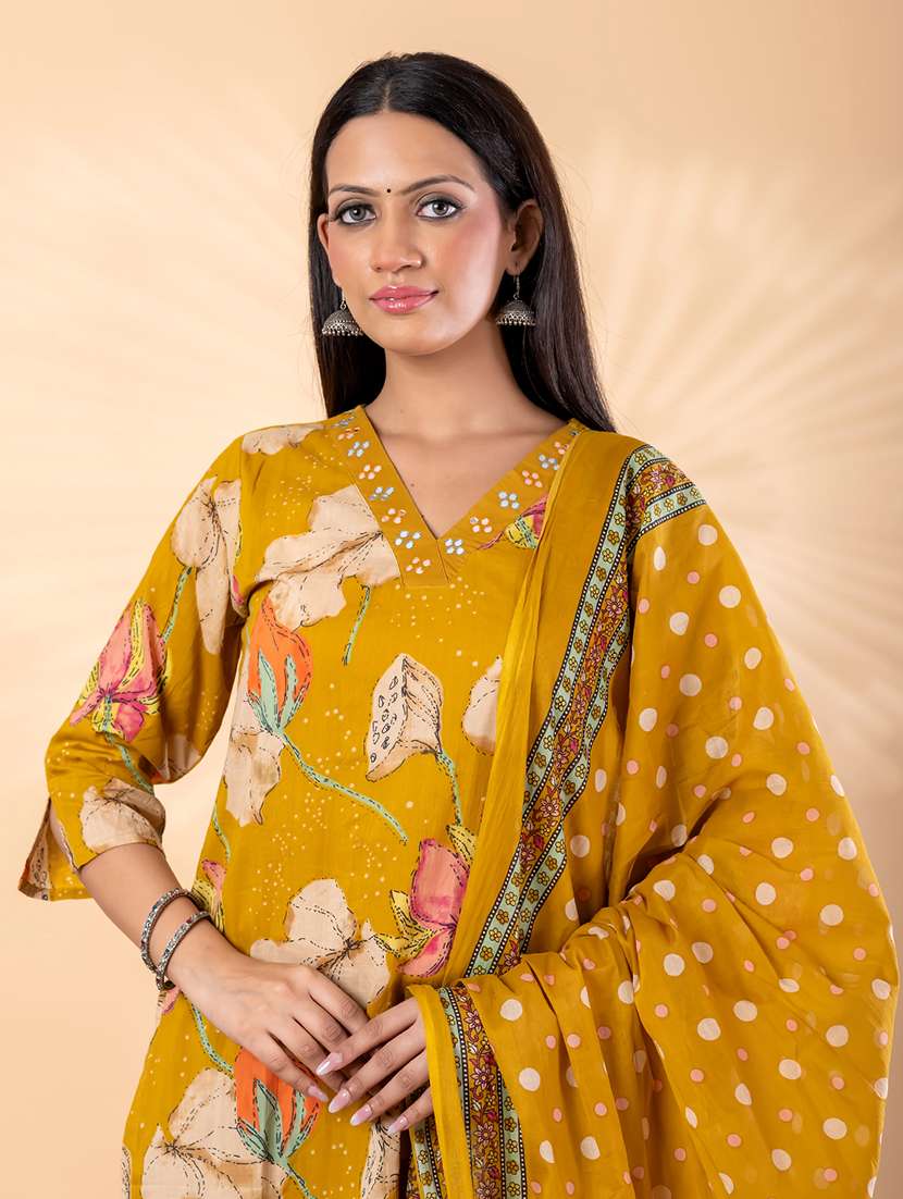 women floral three quarter sleeve kurta pant with dupatta set - 22187429 -  Standard Image - 4
