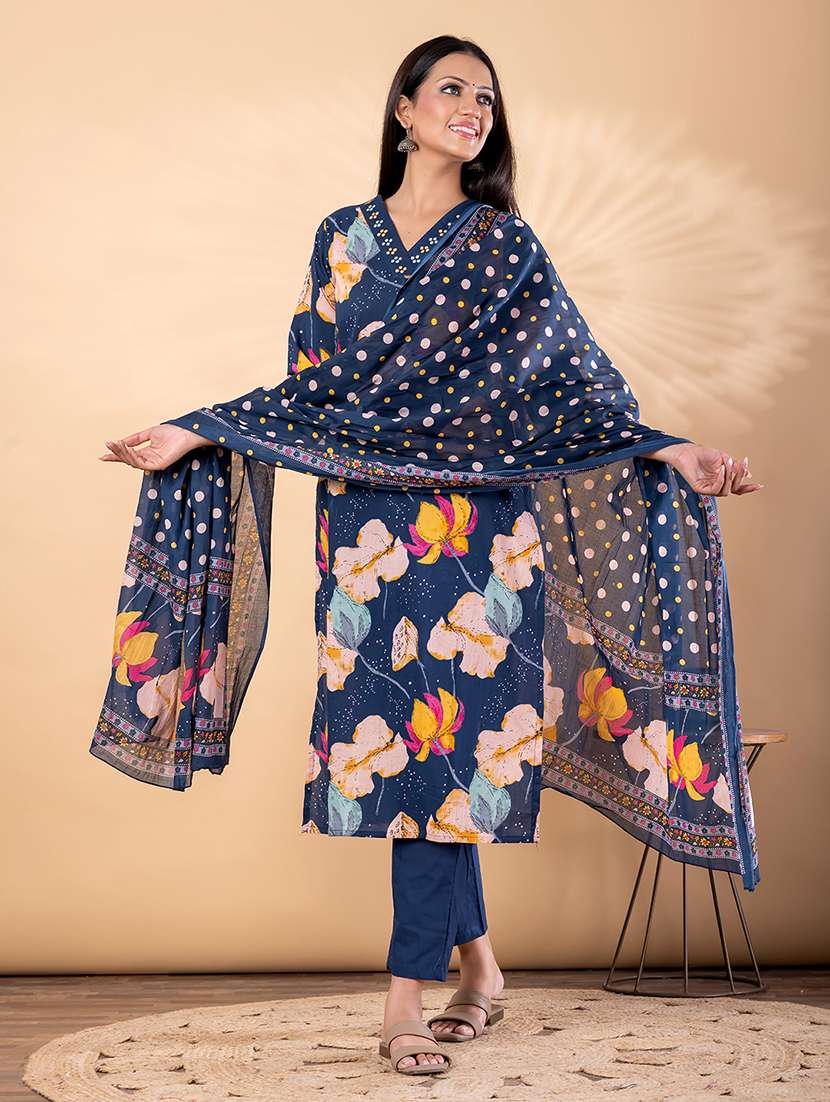 women floral three quarter sleeve kurta pant with dupatta set - 22187430 -  Standard Image - 1