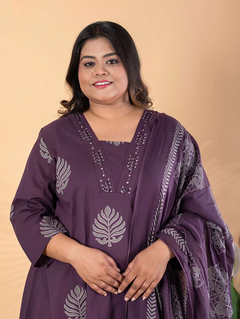 women plus size three quarter sleeve kurta pant with dupatta set - 22187436 -  Standard Image - 4