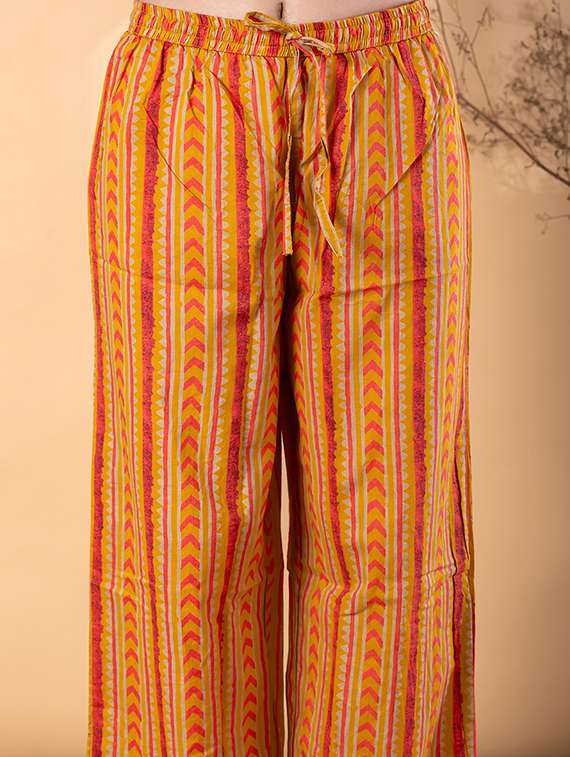 women floral three quarter sleeve kurta palazzo with dupatta set - 22187453 -  Standard Image - 4