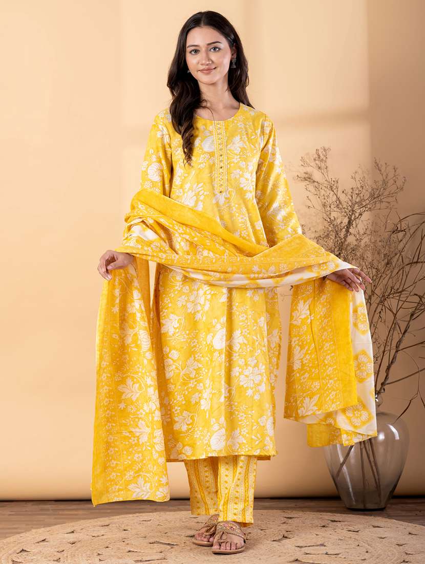 women floral three quarter sleeve kurta pant with dupatta set - 22187461 -  Standard Image - 1