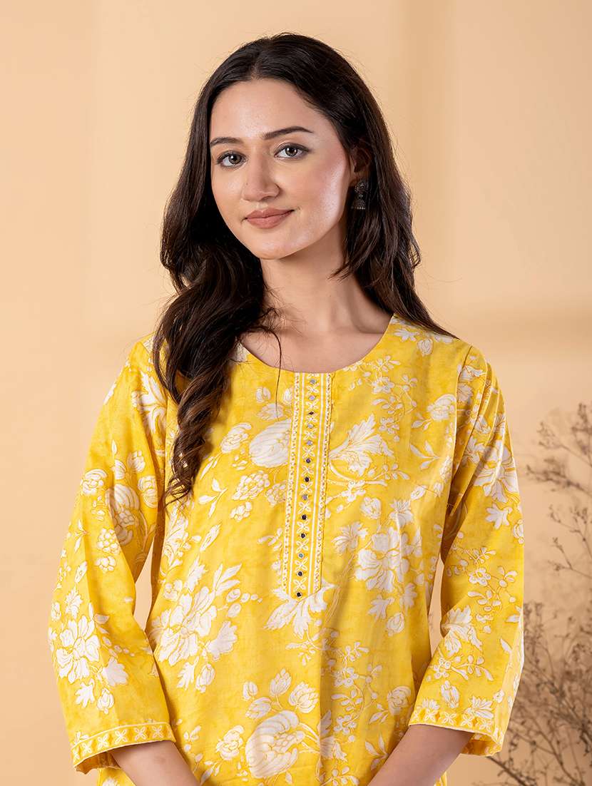 women floral three quarter sleeve kurta pant with dupatta set - 22187461 -  Standard Image - 4