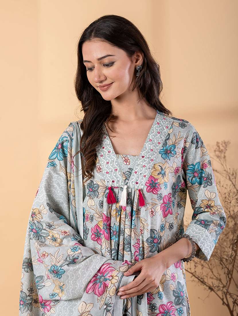 women floral three quarter sleeve kurta pant with dupatta set - 22187470 -  Standard Image - 4