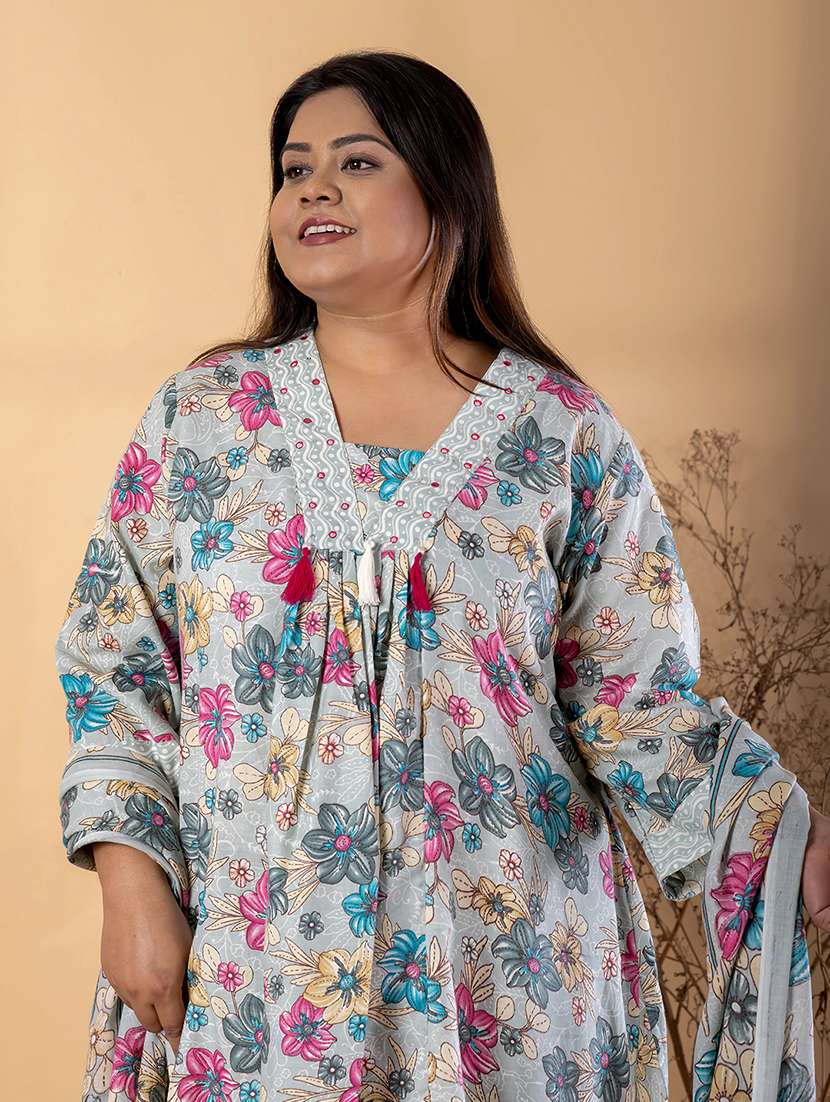 women plus size three quarter sleeve kurta pant with dupatta set - 22187474 -  Standard Image - 4