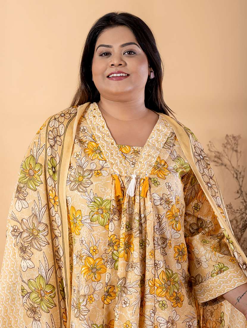 women plus size three quarter sleeve kurta pant with dupatta set - 22187475 -  Standard Image - 4