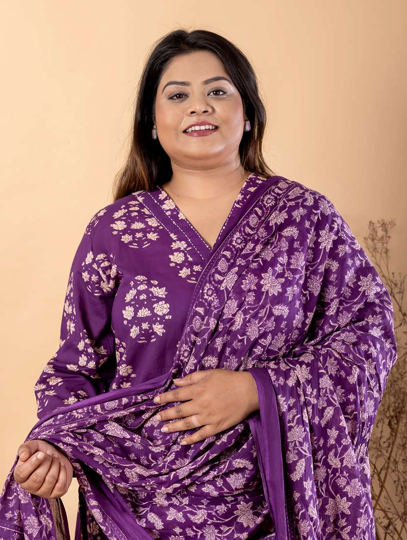 women plus size three quarter sleeve kurta pant with dupatta set - 22187478 -  Standard Image - 4