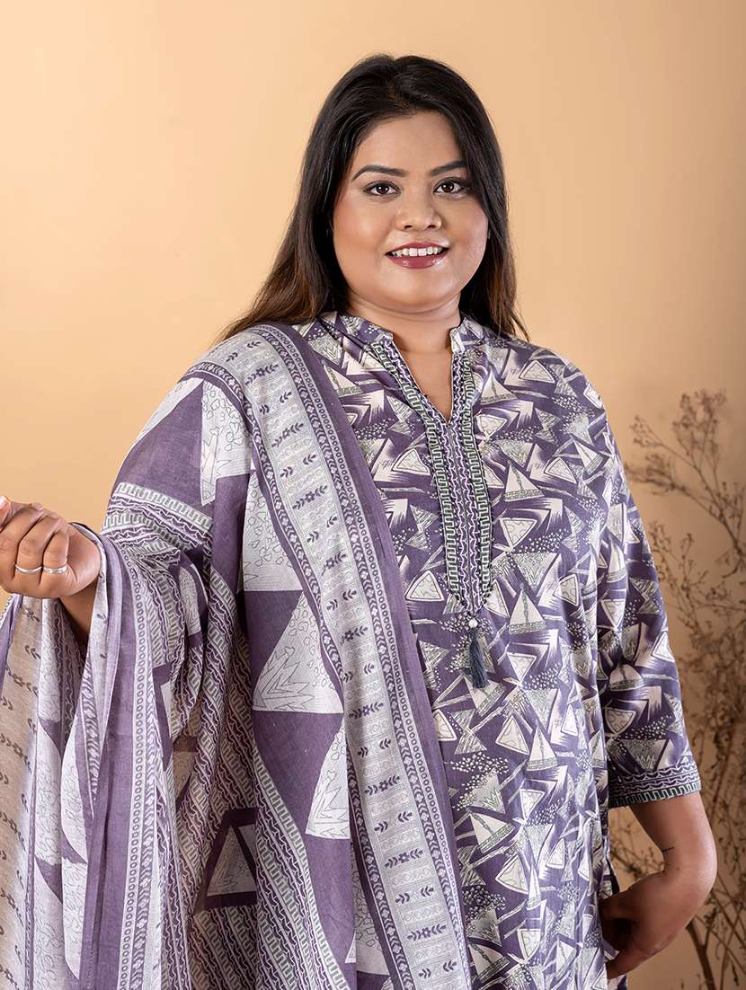women plus size three quarter sleeve kurta pant with dupatta set - 22187479 -  Standard Image - 4
