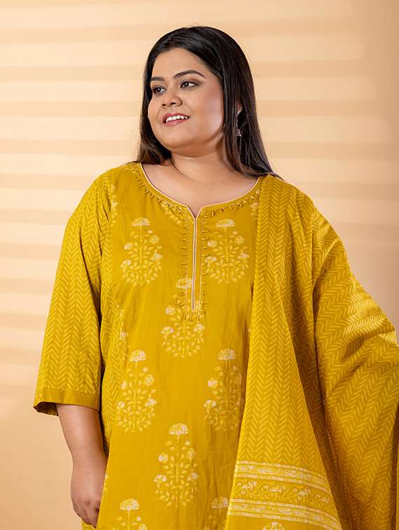 women plus size three quarter sleeve kurta pant with dupatta set - 22187481 -  Standard Image - 4