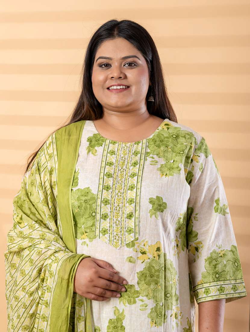 women plus size three quarter sleeve kurta pant with dupatta set - 22187482 -  Standard Image - 4