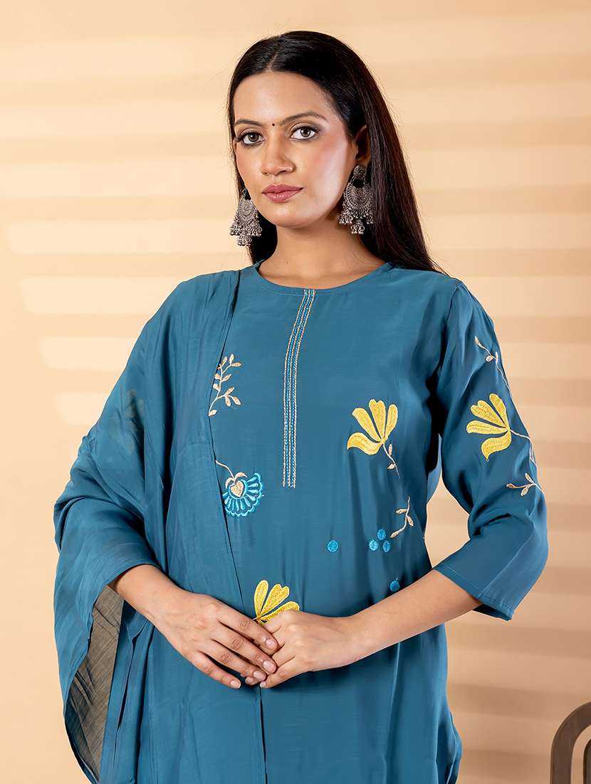 Women Solid With Work Three Quarter Sleeve Kurta Pant With Dupatta Set - 22187491 -  Standard Image - 4