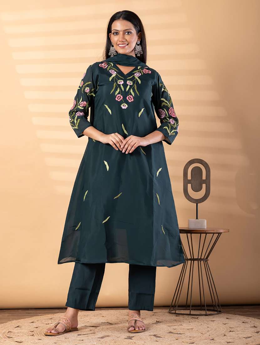 women solid with work three quarter sleeve kurta pant with dupatta set