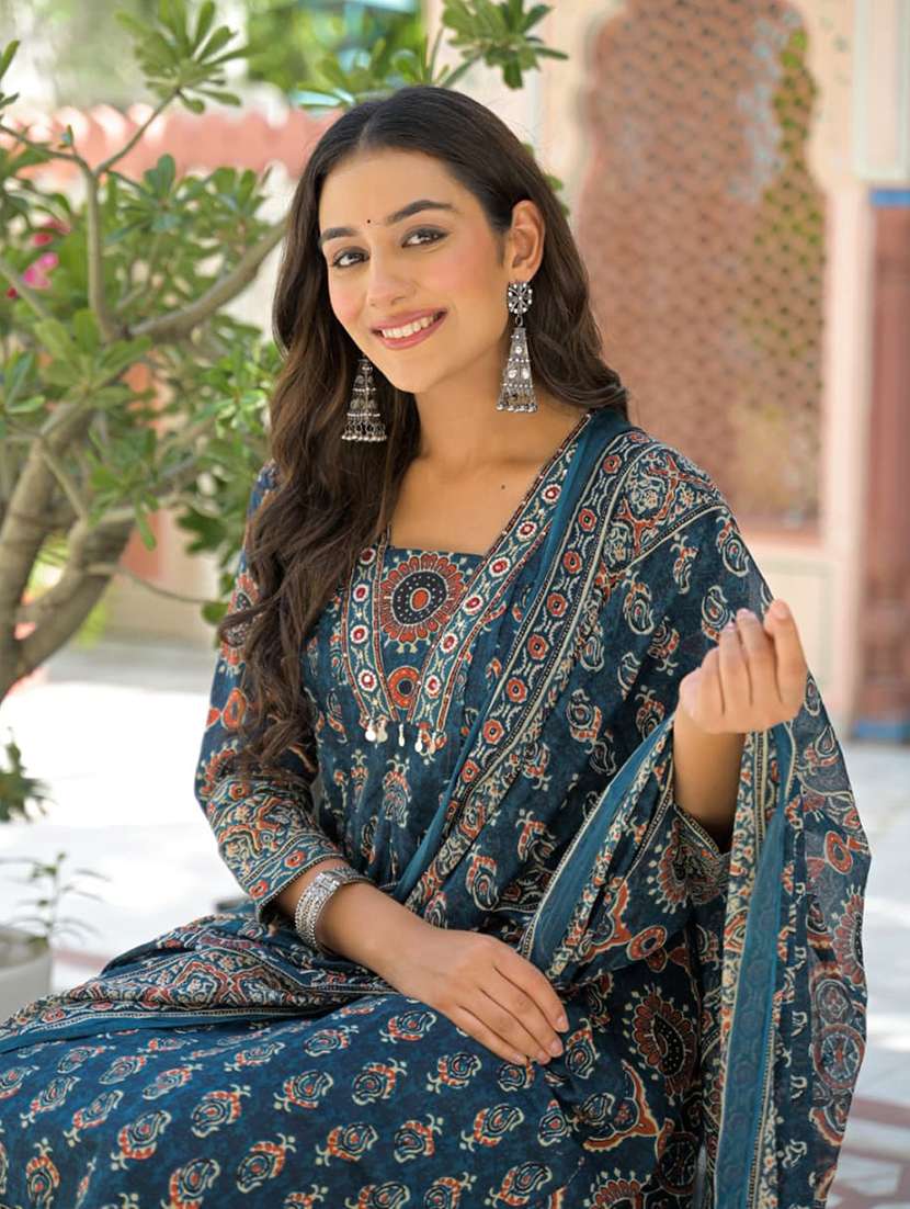 women printed three quarter sleeve kurta palazzo with dupatta set - 22187500 -  Standard Image - 4