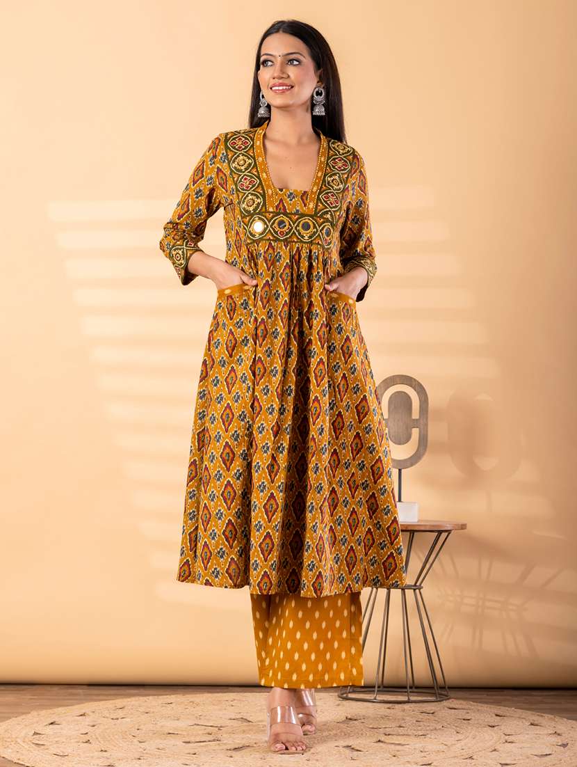 women printed three quarter sleeve kurta palazzo with dupatta set - 22187503 -  Standard Image - 1