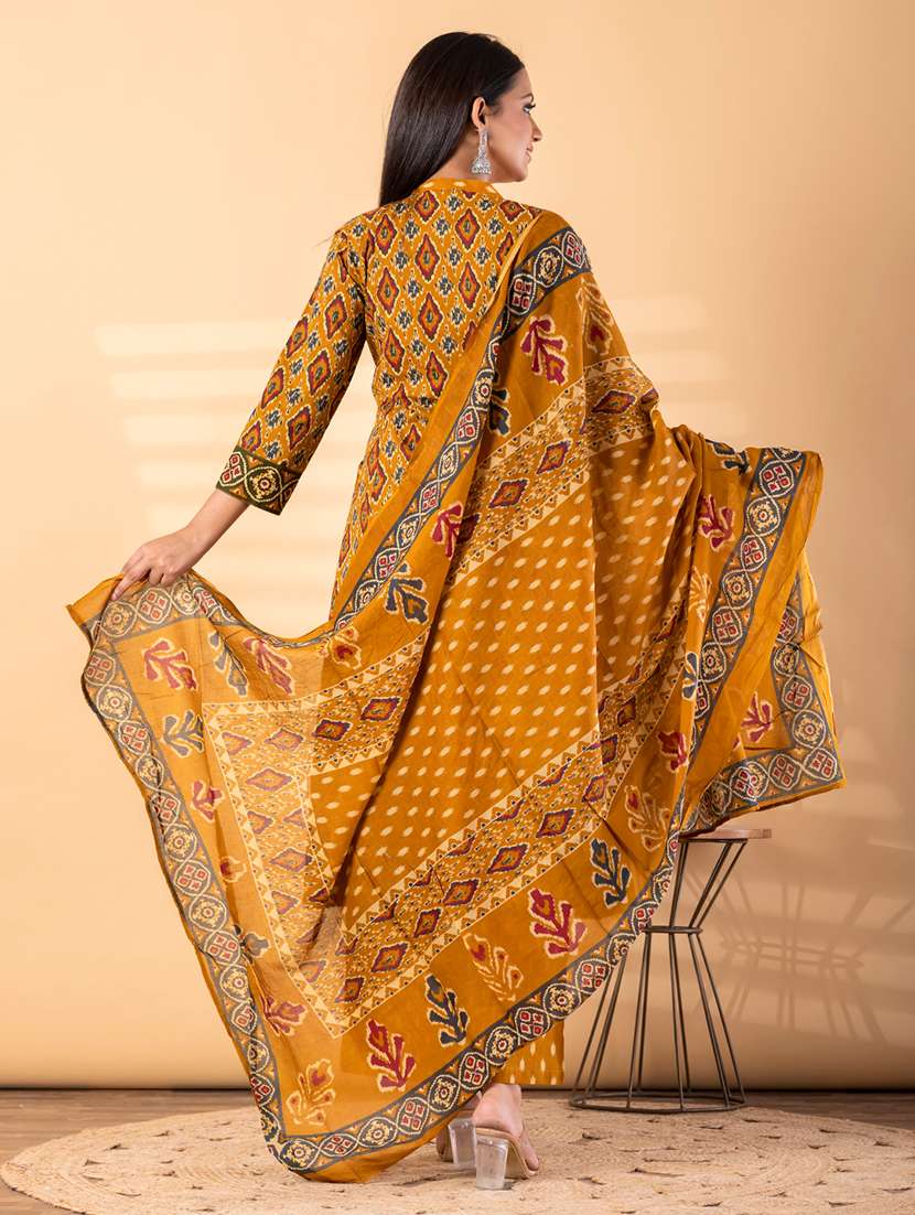 women printed three quarter sleeve kurta palazzo with dupatta set - 22187503 -  Standard Image - 4