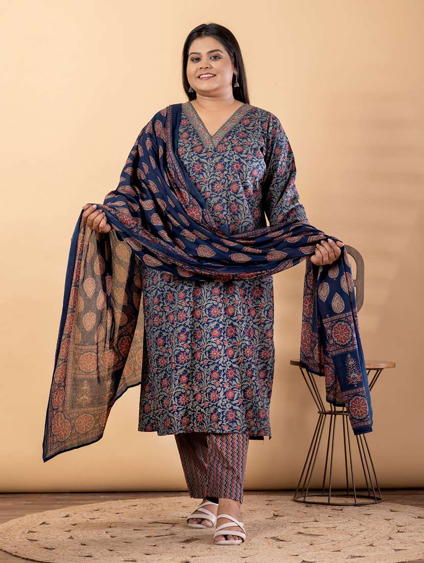 women plus size three quarter sleeve kurta pant with dupatta set - 22187520 -  Standard Image - 1